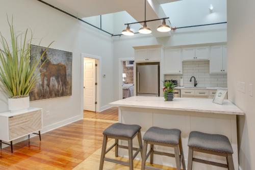 Kuchyň nebo kuchyňský kout v ubytování Spacious Downtown Hot Springs Vacation Rental!