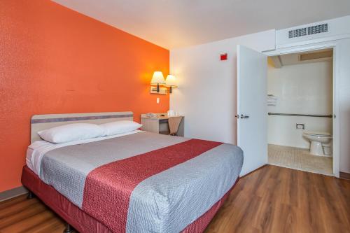 Katil atau katil-katil dalam bilik di Motel 6 Williams, Ca