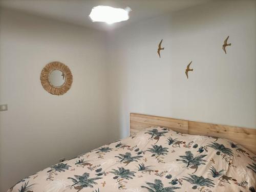 a bedroom with a bed and a mirror on the wall at Maison de ville CDG, Villepinte in Juilly