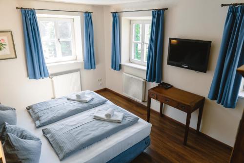 Cama o camas de una habitación en Hotel-Restaurant am Schloss Kronwinkl