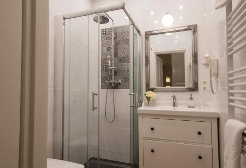 Ένα μπάνιο στο Serenity Boutique Budapest