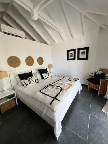 Ένα ή περισσότερα κρεβάτια σε δωμάτιο στο Villa Manonjul