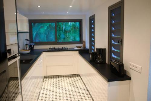 Dapur atau dapur kecil di Villa Manonjul