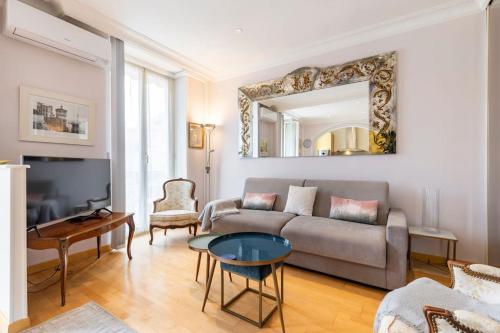 From 1882, romantic flat, in the Golden Square