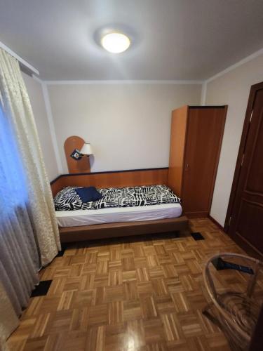 Легло или легла в стая в Pension Einzellzimmer mit extra bad zimmer 25