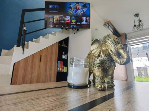 a statue of an elephant and a glass of water on a table at Casa Meraki in Querétaro