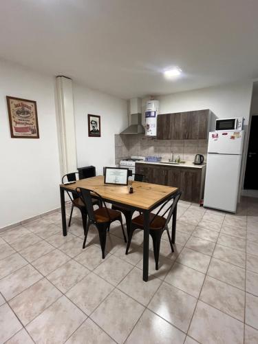 Η κουζίνα ή μικρή κουζίνα στο Departamento Nº 2 en Complejo Semiprivado Dos habitaciones