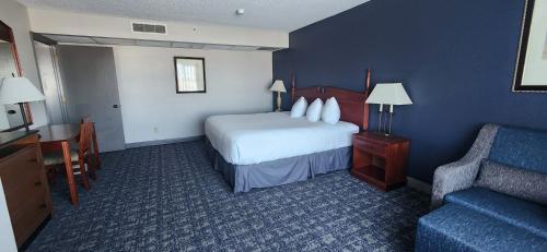 Red Lion Hotel Eurekaにあるベッド