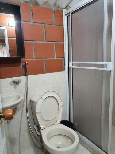 a bathroom with a toilet and a sink at la hogareña in Calima