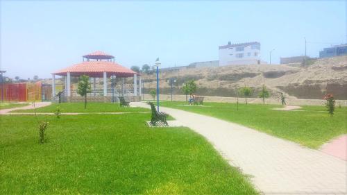 Taman di luar OneChako Point
