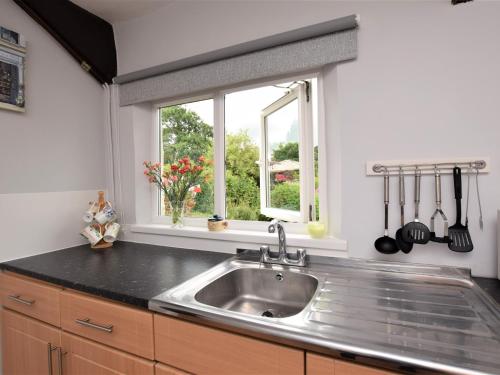 a kitchen with a sink and a window at 2 Bed in Bampton SHAYN in Huntsham