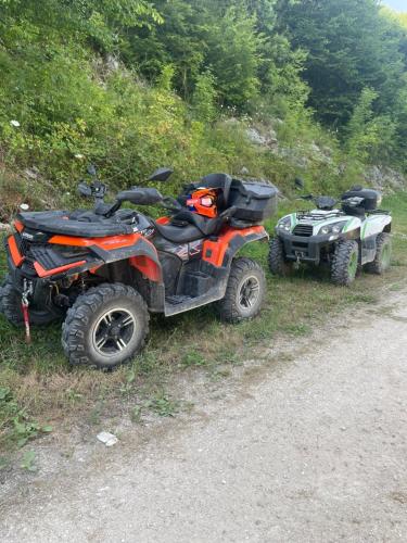 Φωτογραφία από το άλμπουμ του Vikendica u prirodi na ranču σε Zolaći