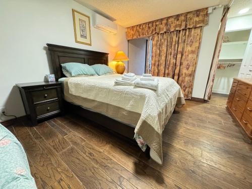 a bedroom with a bed with towels on it at Beautiful House with Fantastic view in Azusa in Azusa