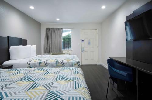 Ένα ή περισσότερα κρεβάτια σε δωμάτιο στο Motel 6 Houston, TX - I-10 West