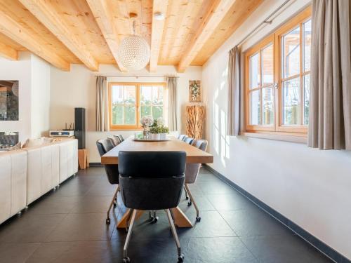 Una cocina o cocineta en Chalet Erlebnishaus I