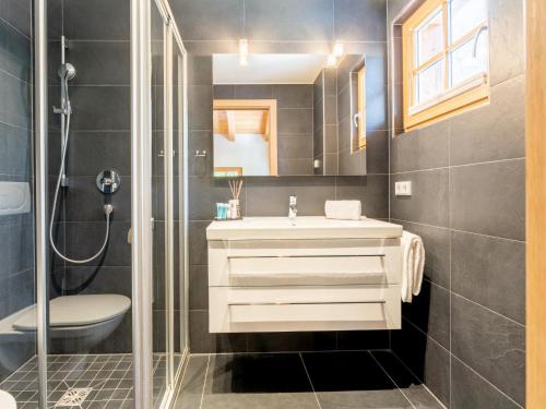 Un baño de Chalet Erlebnishaus I