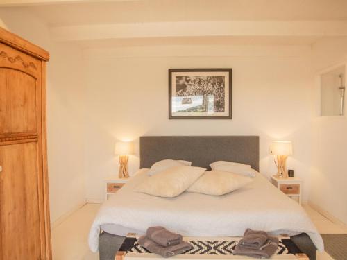 Postel nebo postele na pokoji v ubytování La Roque