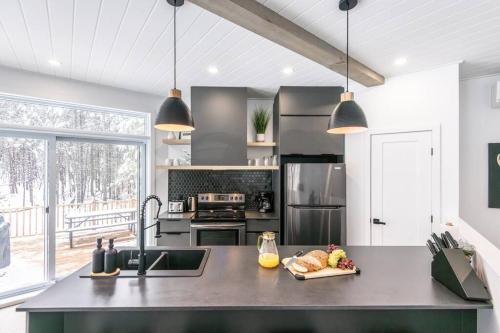 a kitchen with a counter with a plate of food on it at Chalet AuCalm in Chertsey