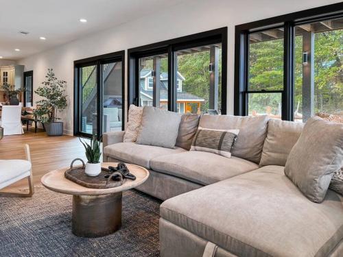 Χώρος καθιστικού στο Leo's Bear Lake Hideaway