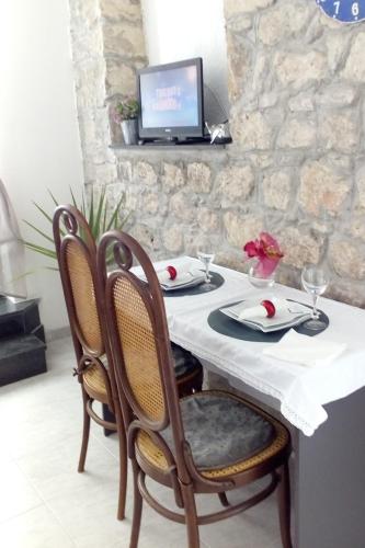 Apartments by the sea Makarska - 22489