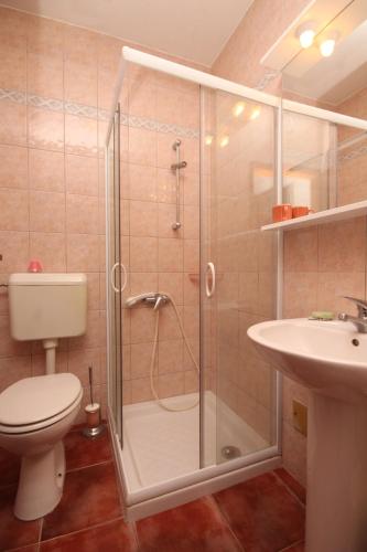 Apartments with parking space Valbandon, Fazana - 7304