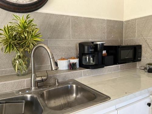 Cuisine ou kitchenette dans l'établissement ABBE Garden Hideaway
