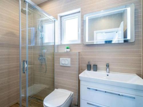 Bilik mandi di Seaside apartments with a swimming pool Pomena, Mljet - 22317