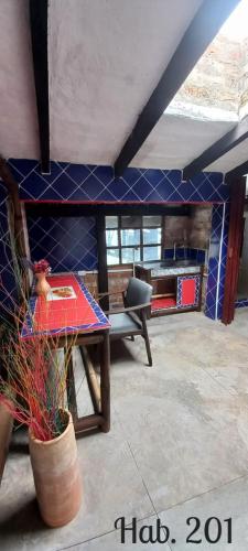a living room with a table and a chair at Villa Tikuna in Mariquita