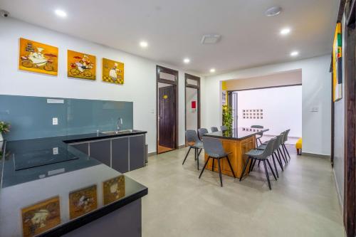 Kuchyň nebo kuchyňský kout v ubytování Richy Dalat Hotel