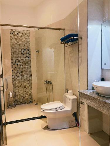 a bathroom with a shower and a toilet and a sink at Annie.homestay 12NM in Nha Trang