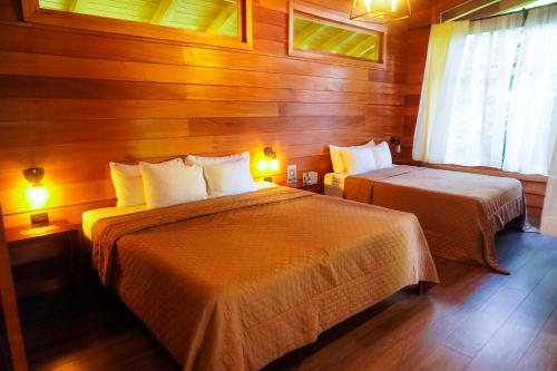 Postel nebo postele na pokoji v ubytování Maquenque Ecolodge