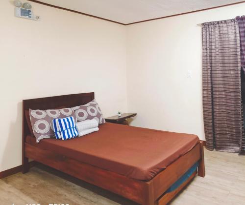 a bedroom with a bed in a room at Cozy Condo near Burnham in Baguio