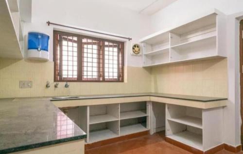Kuchyň nebo kuchyňský kout v ubytování Tharayil Apartments