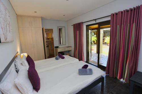 Ένα ή περισσότερα κρεβάτια σε δωμάτιο στο Villa Violet