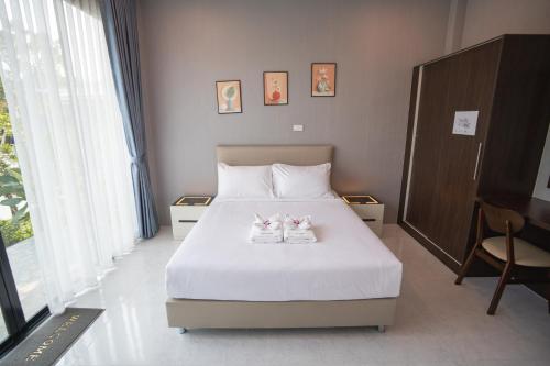 a bedroom with a bed with two babies on it at SeeView Resort (ซีวิว รีสอร์ต) in Ban Pak Nam