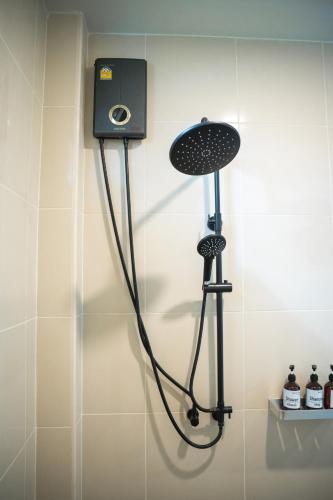 a shower in a bathroom with a hair dryer at SeeView Resort (ซีวิว รีสอร์ต) in Ban Pak Nam