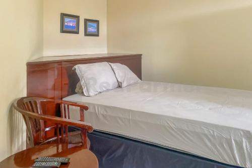 Кровать или кровати в номере Hannie House RedPartner near Jalan Ahmad Yani Banjarmasin