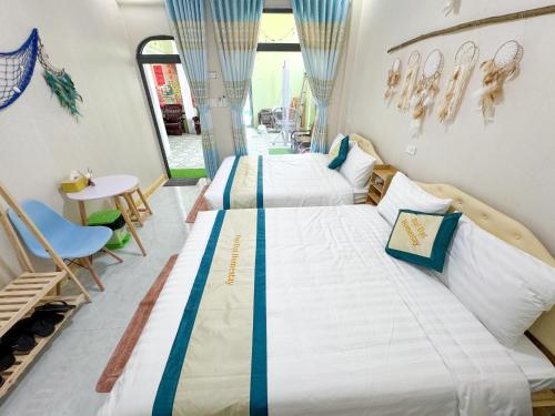 a couple of beds in a room at Đại Đạt Homestay - đảo Phú Quý in Cu Lao Thu