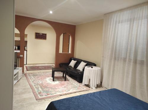 a living room with a couch and a table at casa di malika in Borgo Venusio