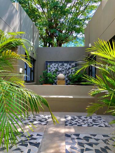 Κήπος έξω από το Villa Violet
