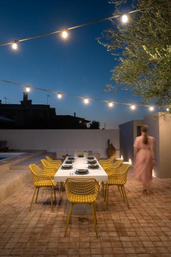 Un patio o zona al aire libre en VUAR SUITES