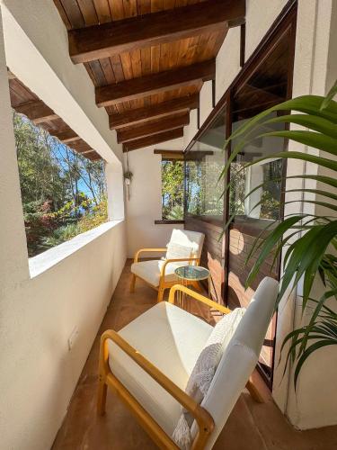 a living room with chairs and a table at Villa La Petite Etoile in Torre delle Stelle
