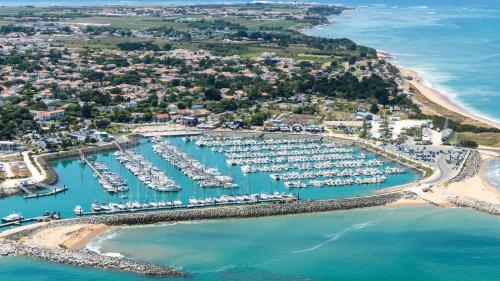 an aerial view of a marina with boats in the water at Le Patio - Saint-Denis d’Oléron in Saint-Denis-dʼOléron