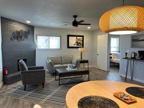 a living room with a couch and a table at Charm & Location Studio Oasis In Prime Spot -31b in Oklahoma City