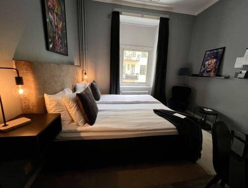 Postel nebo postele na pokoji v ubytování Hotell Onyxen, boutique- & lifestyle, Adults Only