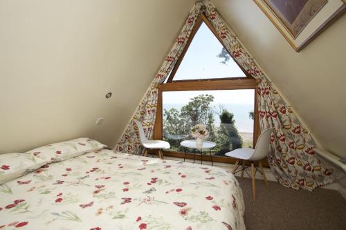 En eller flere senge i et værelse på Chalet 16