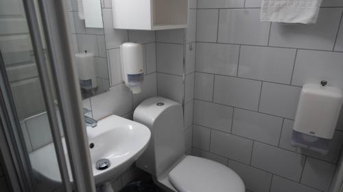 Koupelna v ubytování Vestnes Fjordhotell