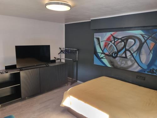 a bedroom with a bed and a painting on the wall at Apartman Maksimir Rebro Jordanovac Luka in Zagreb