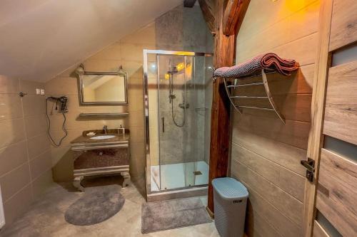 Phòng tắm tại Apatmnán FelliniHouse