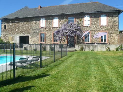 a house with a fence and a yard with a pool at Gîte le chant des tournesols piscine chauffée in Montirat